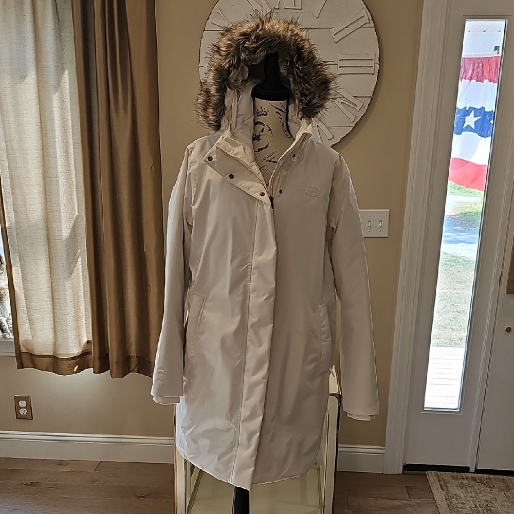 The North Face Women's Arctic Parka with Faux Fur Hood; NWT; Size XXL - Picture 3 of 11